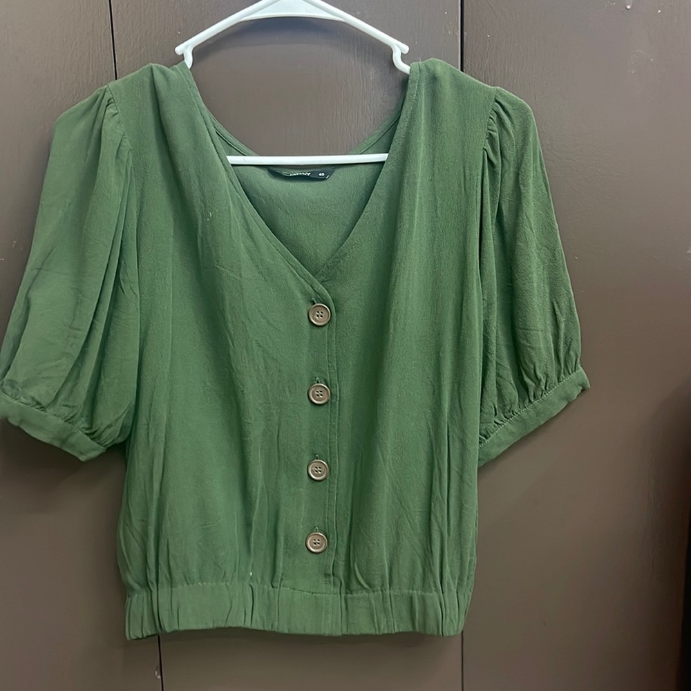 Women green solid Puff-Sleeved Top with Crushed Effect